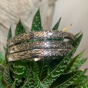 Set of 3 Vintage Silvertone Whiting & Davis Bangle Bracelets floral leaf pattern